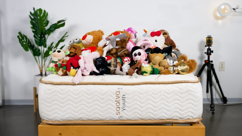 proprietary image of the saatva youth